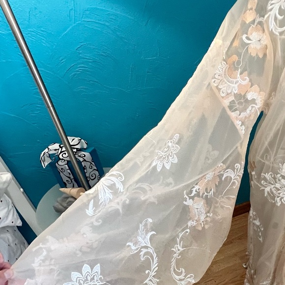 Embroidered long peach/white cover tunic - Picture 3 of 6